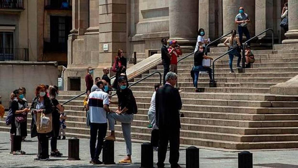 Los contagios descienden tras tres días al alza