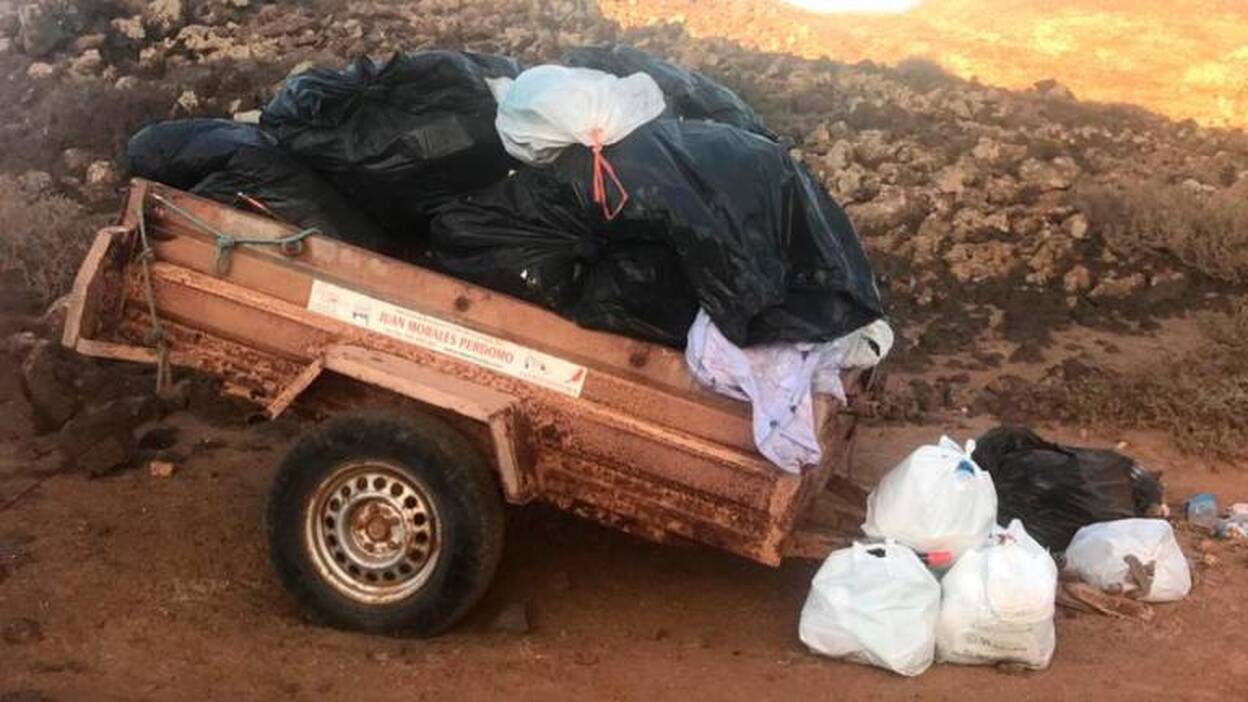 La basura se apila en Lobos