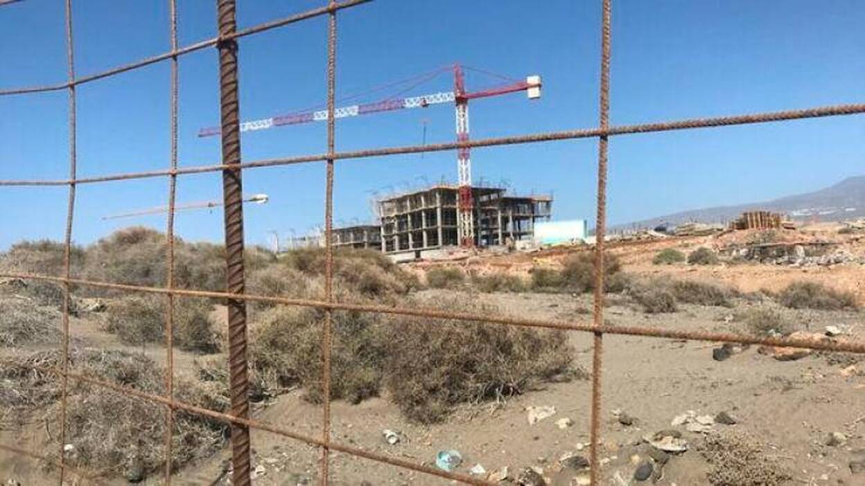 Ordenan parar las obras del hotel de La Tejita