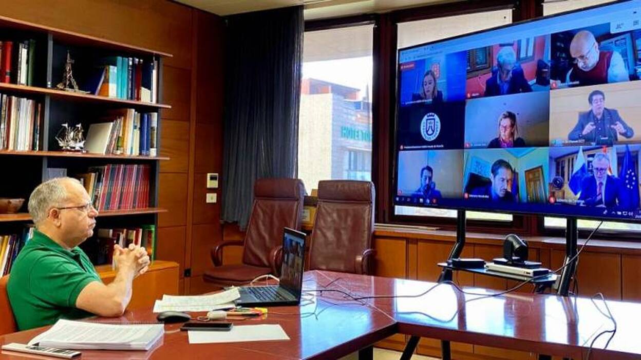 Curbelo carga contra el Gobierno  por desatender a los cabildos