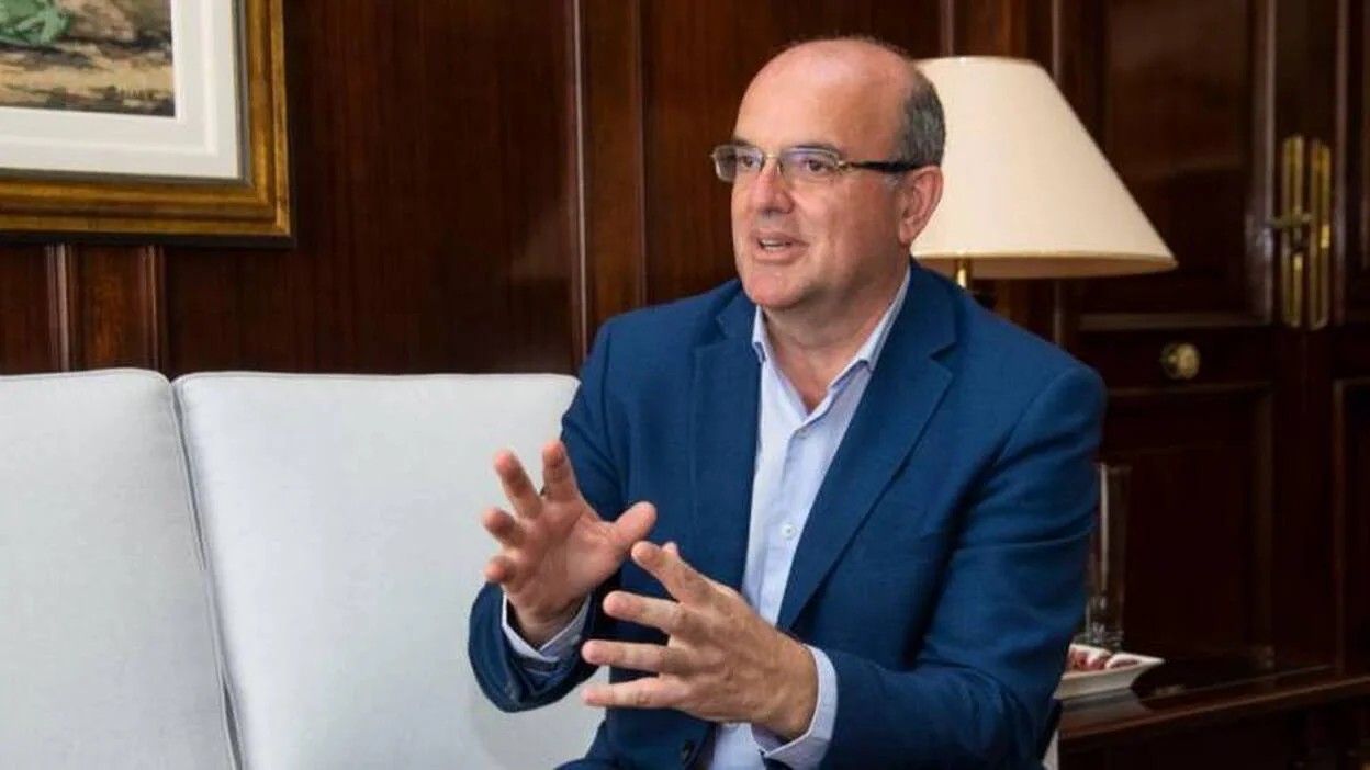 «Canarias tendrá una red fija de centros para inmigrantes»