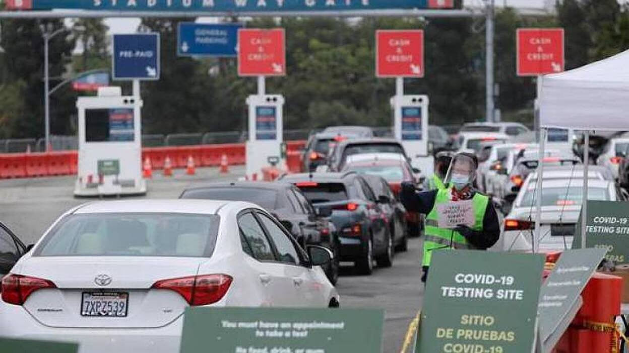 Trump alardea de gestión un día con 50.000 positivos