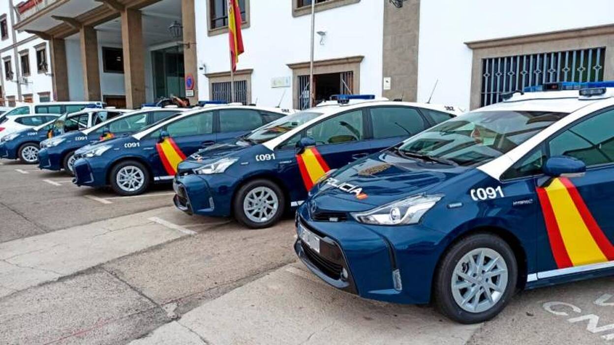 La Jefatura Superior de Policía de Canarias presenta los nuevos iZ que patrullarán las islas
