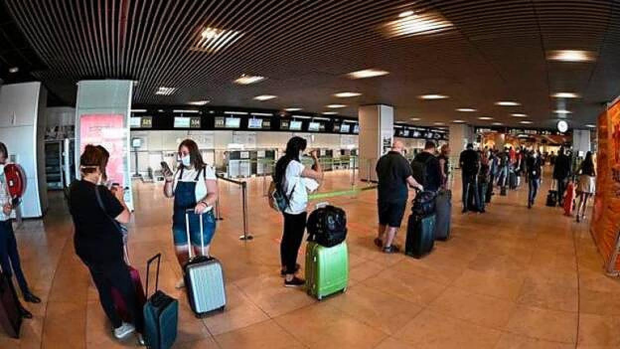 Aena opera 2.000 vuelos diarios en julio, siete veces más que en mayo