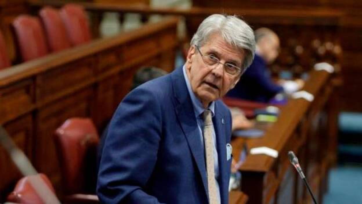 Pérez dice que no puede comprometerse a que todos los interinos dejen de serlo