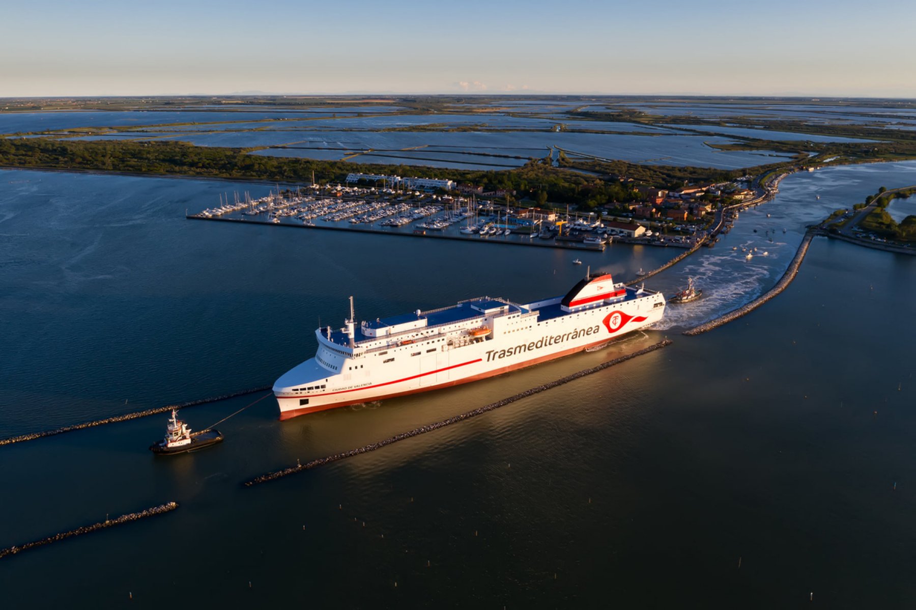 Naviera Armas estrenará su nuevo ferry en la línea que une el archipiélago con Cádiz