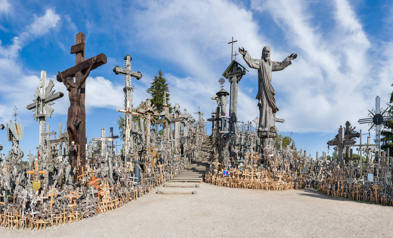 Fotos: Así es la siniestra Colina de las Cruces