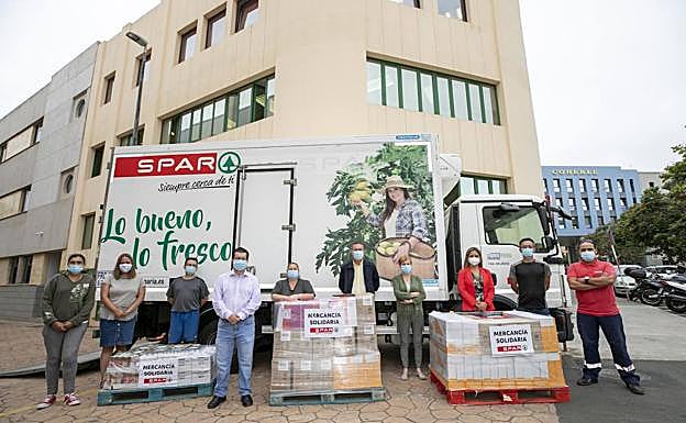 SPAR DE ARUCAS, FIRGAS Y AGÜIMES DONAN MÁS 2 TONELADAS DE ALIMENTOS A LOS SERVICIOS SOCIALES MUNICIPALES