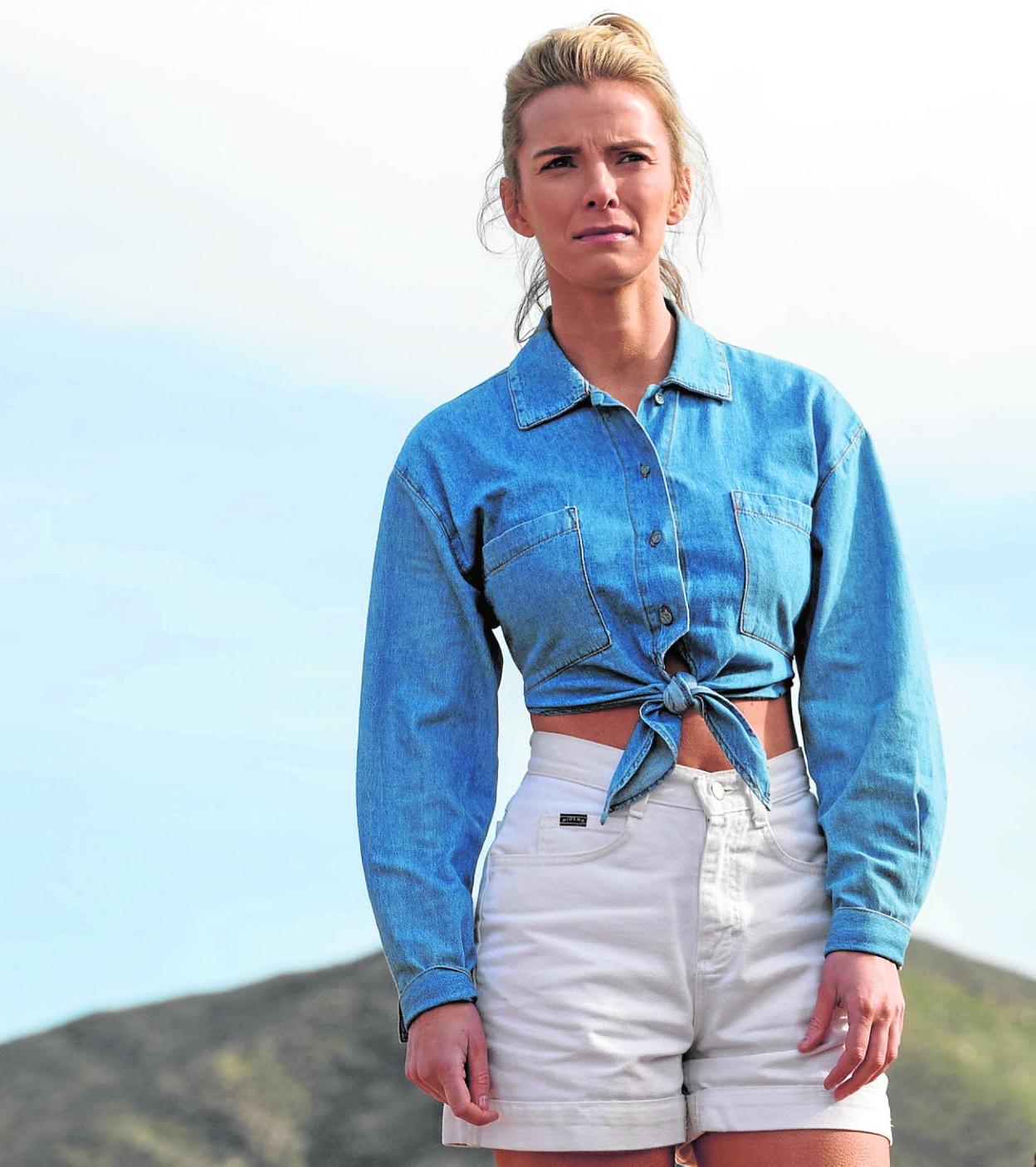 La actriz Betty Gilpin en una escena de la serie 'Glow'. 