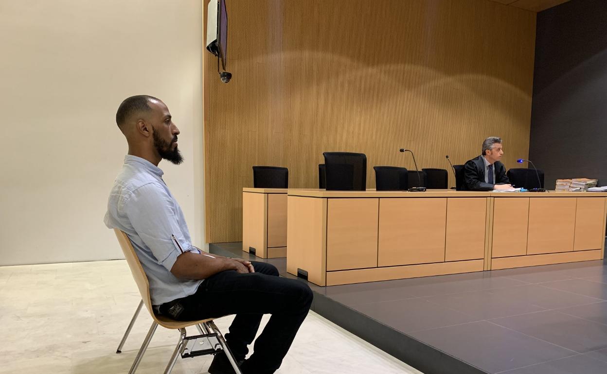 En la imagen aparece Sidi Mrabih durante la vista oral. La Audiencia Provincial lo absolvió de todos los cargos. 