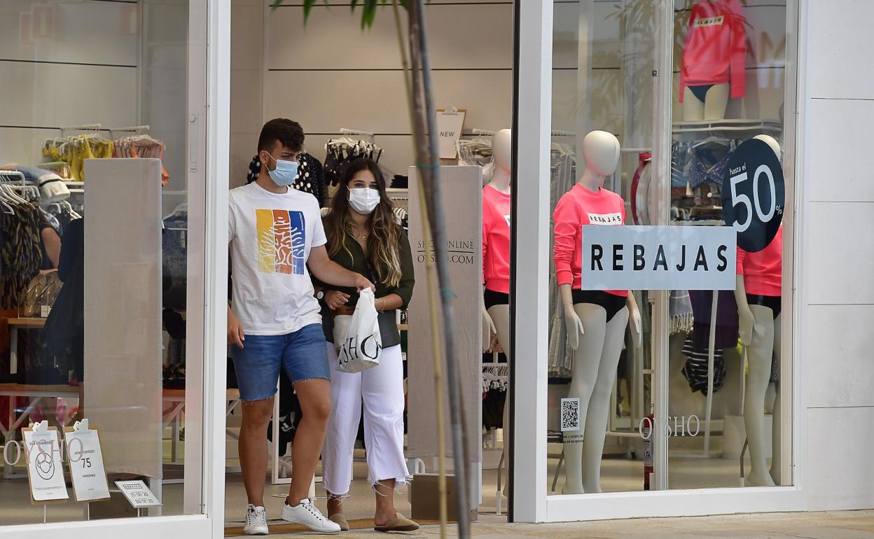 La moda y los complementos es uno de los sectores comerciales más castigados por la crisis del coronavirus. 