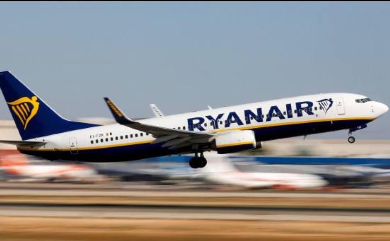 Denuncian a Ryanair por «incumplir» las medidas del coronavirus