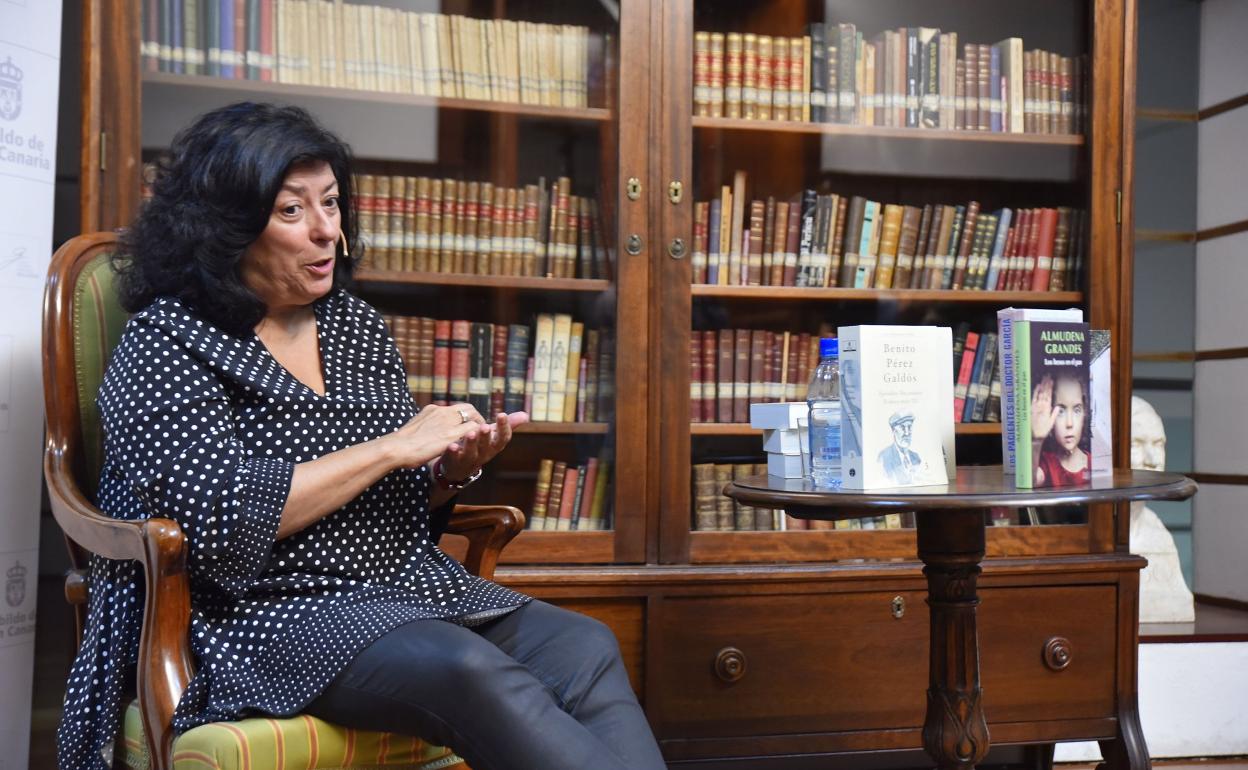 Almudena Grandes, en 2018, en la Casa-Museo Pérez Galdós. 