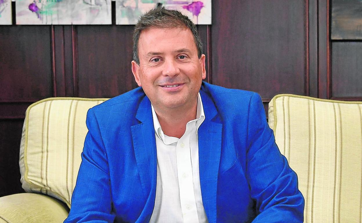 El presidente de la Autoridad Portuaria, Luis Ibarra, en su despacho. 