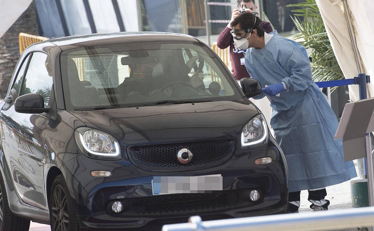 Control para la realización del test de la covid-19 en el parque Santa catalina en la capital grancanaria. 