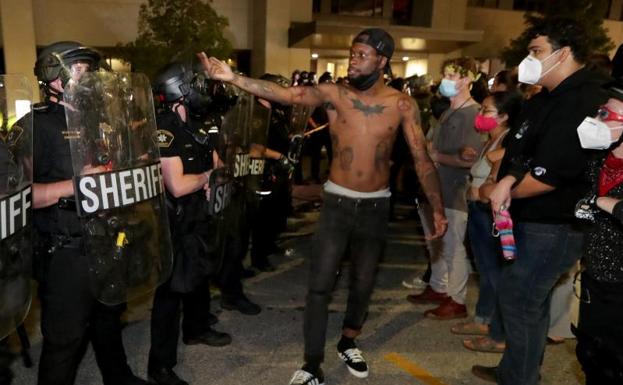 El hecho ha causado una gran conmoción en la ciudad de Kenosha (Wisconsin), donde se han presentado graves disturbios.