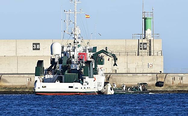 Rescatan a 25 ocupantes de un cayuco al sur de Gran Canaria