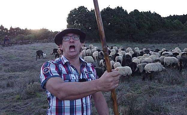 'Llegadas nacionales' sigue mostrando el divertido viaje a Canarias de dos amigos vascos y dos andaluzas