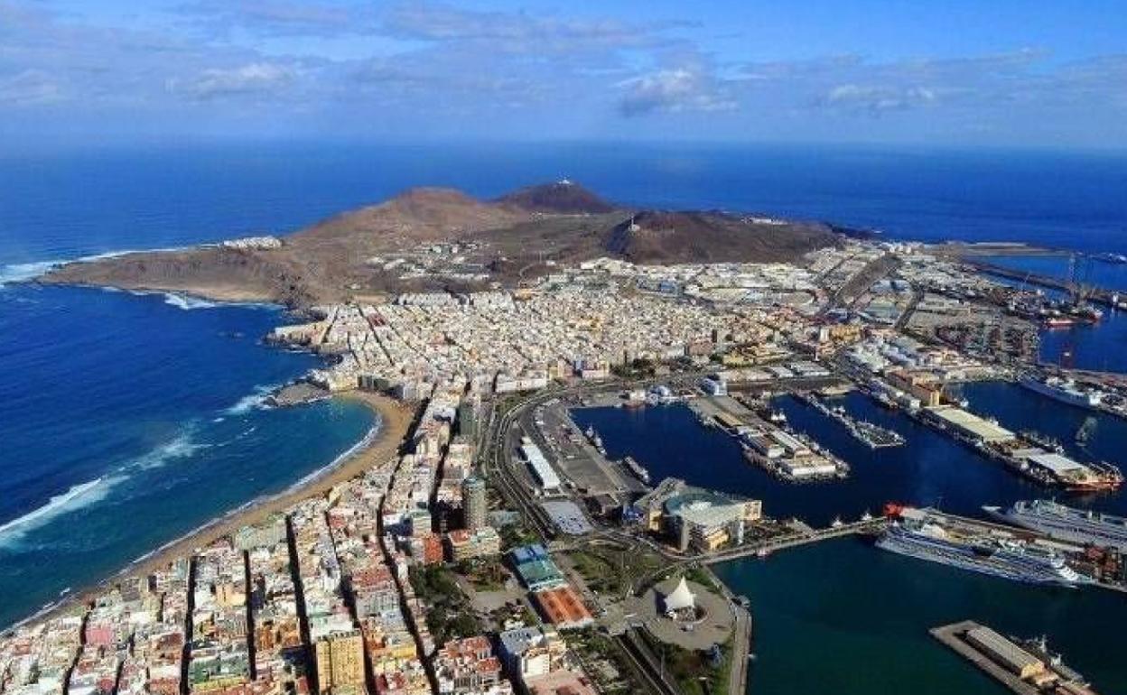 Agrede con un palo de golf a su compañero de piso en La Isleta