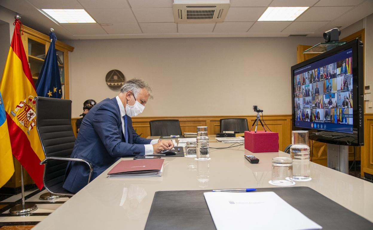El presidente de Canarias asistió de forma remota a la reunión de su homólogo en el Ejécutico central con el resto de las autonomías. 