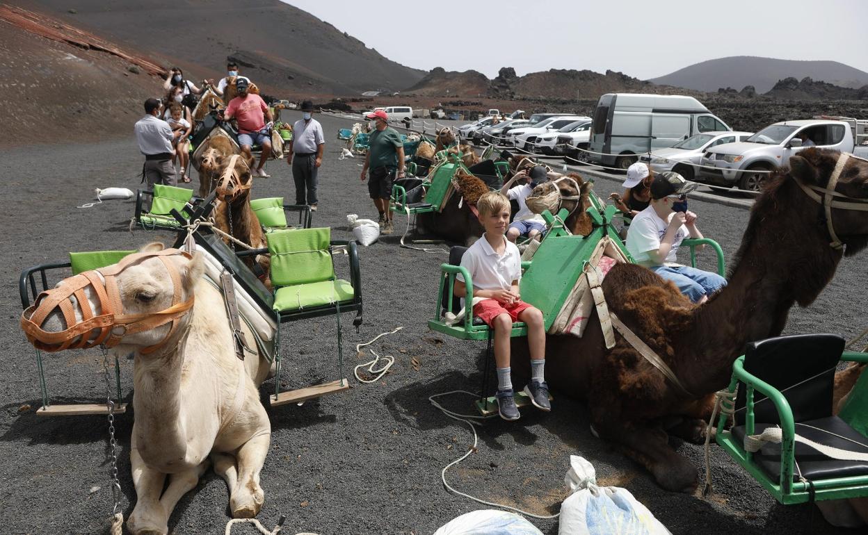 Distintos países emisores europeos han advertido a Canarias que si baja el nivel de contagios empezarán a llegar visitantes. 