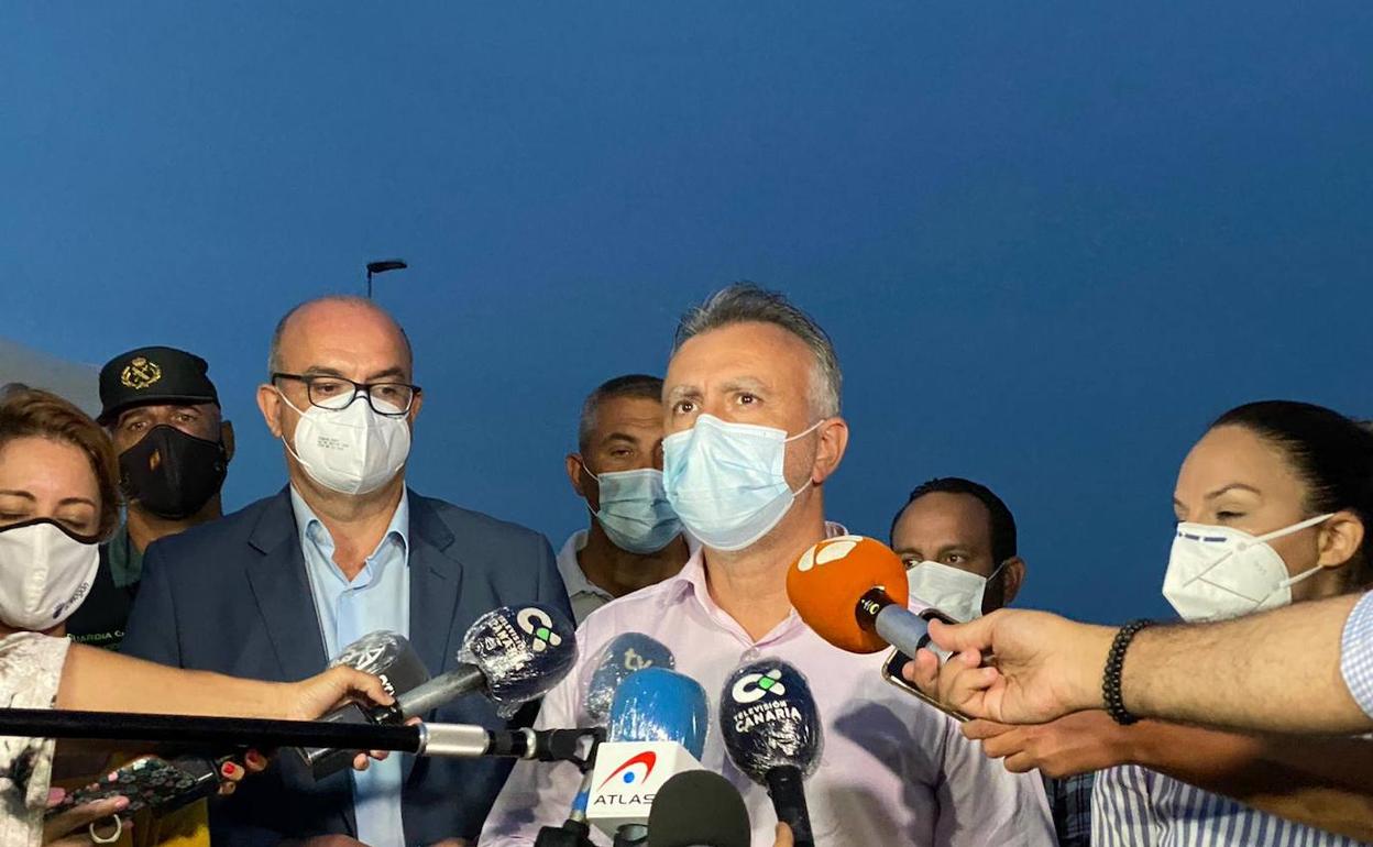 A la manera de Brando o susurrando