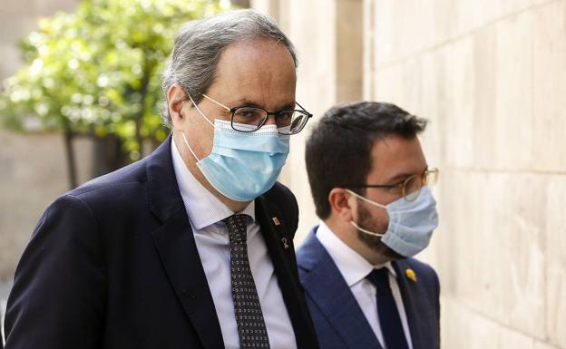 El presidente de la Generalitat, Quim Torra, acompañado del vicepresidente, Pere Aragonés.