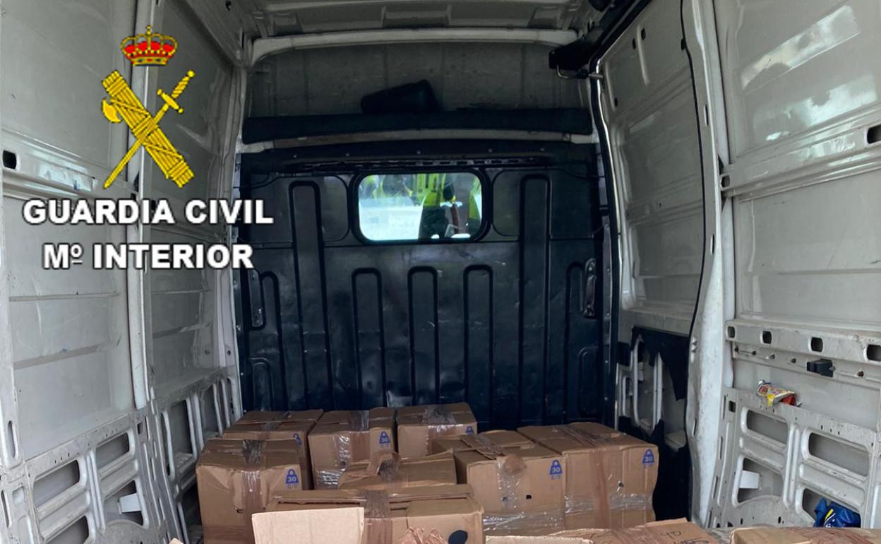 Droga incautada, en imagen cedida por la Guardia Civil. 