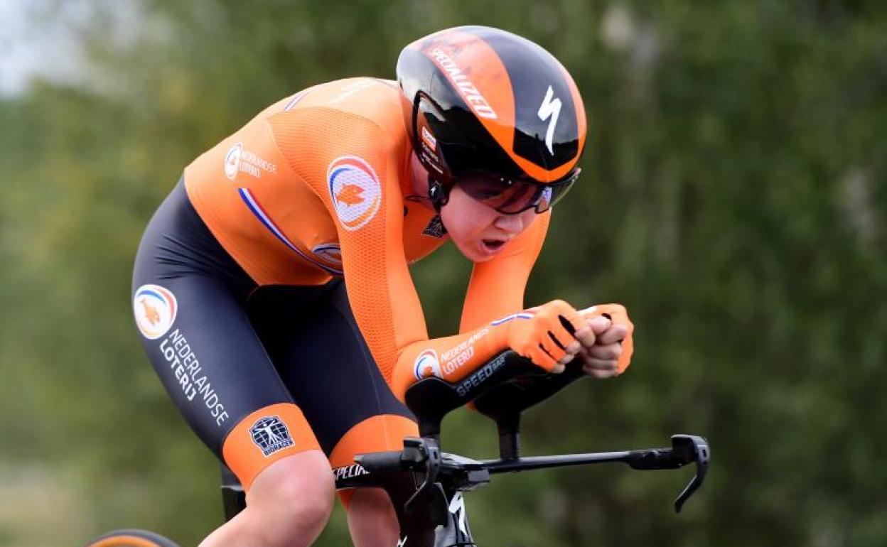 Anna van der Breggen, durante la contrarreloj. 