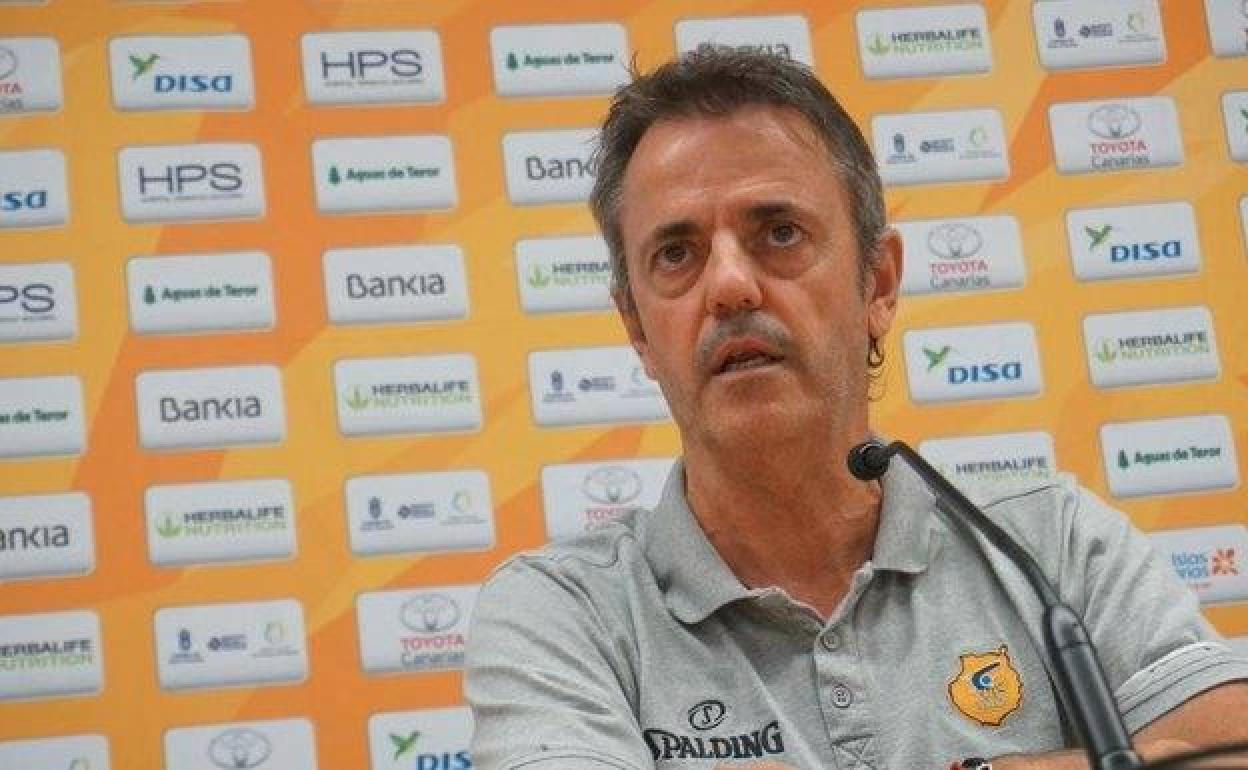 Porfi Fisac, en rueda de prensa ayer. 