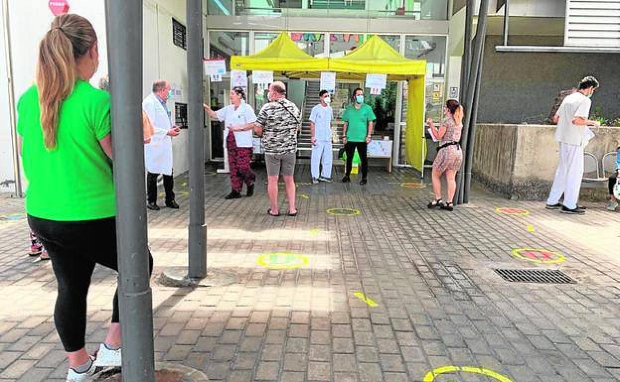 Imagen de archivo de la entrada al hospital Insular de Gran Canaria. 