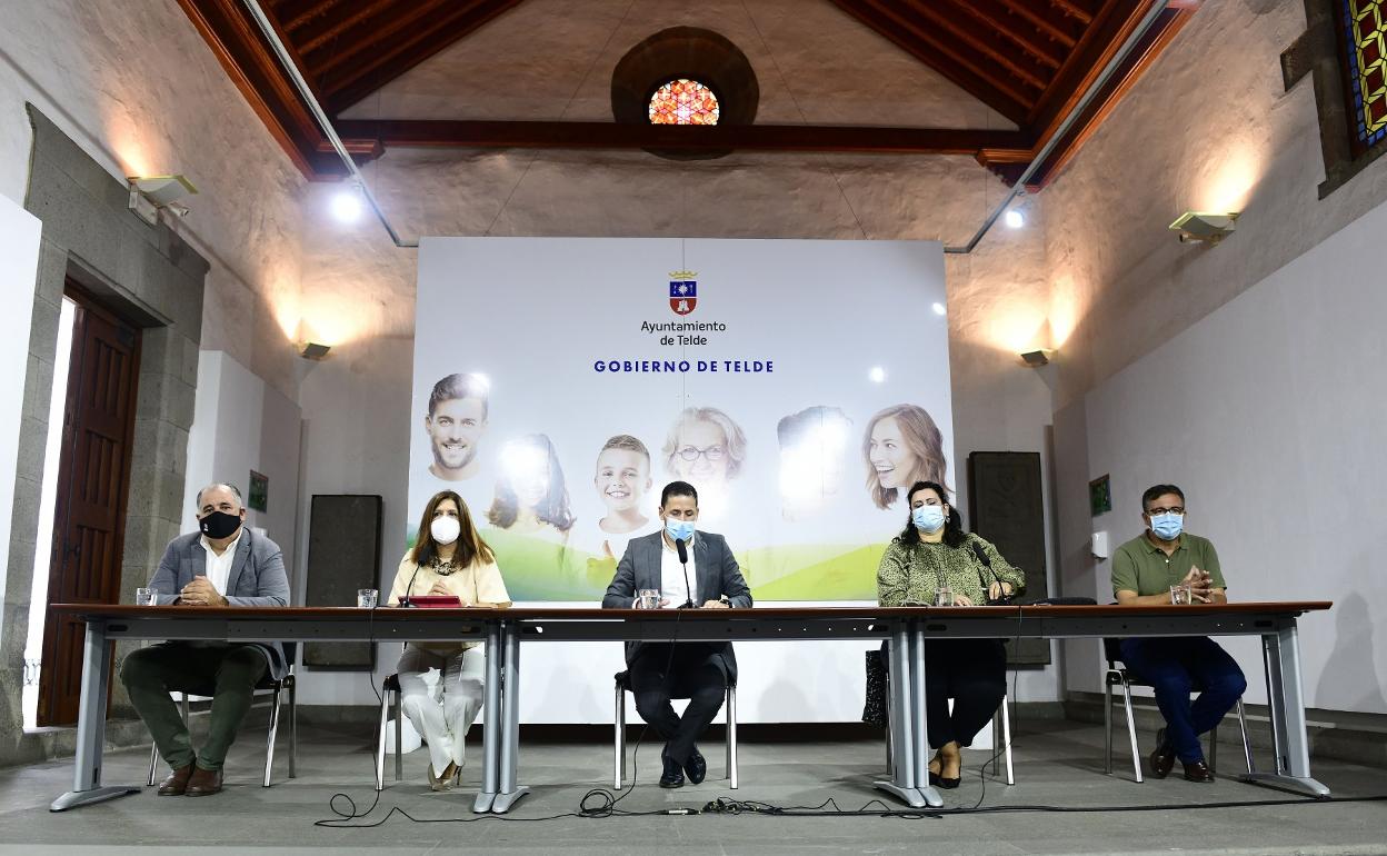 De izquierda a derecha, Juan Martel, Carmen Hernández, Héctor Suárez, Celeste López y Juan Francisco Artiles. 