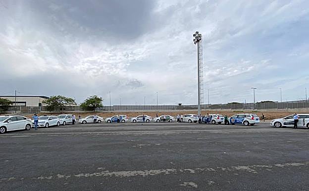 Las participantes, con sus taxis.