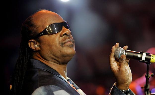 Stevie Wonder presenta dos nuevos temas y apunta a su primer disco en 15 años