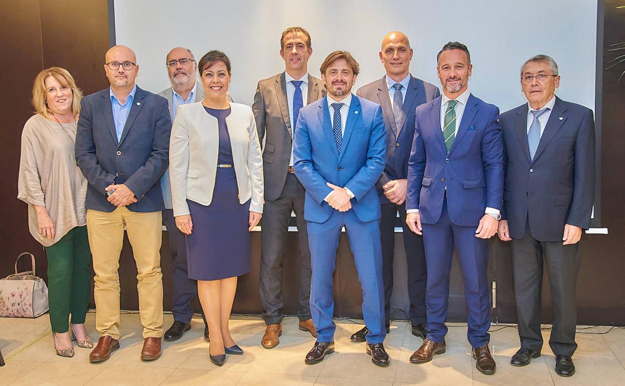 Imagen del comité ejecutivo de Ashotel. 