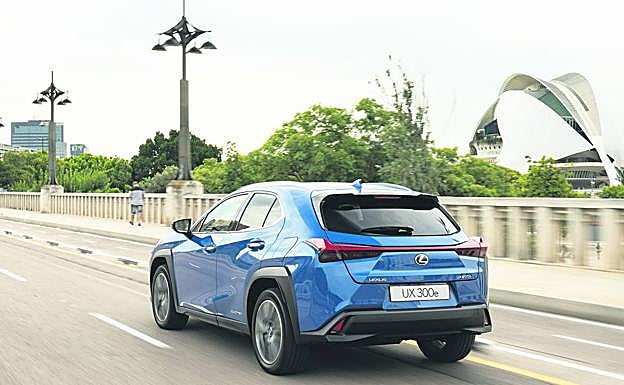 Lexus está de estreno: UX 300e