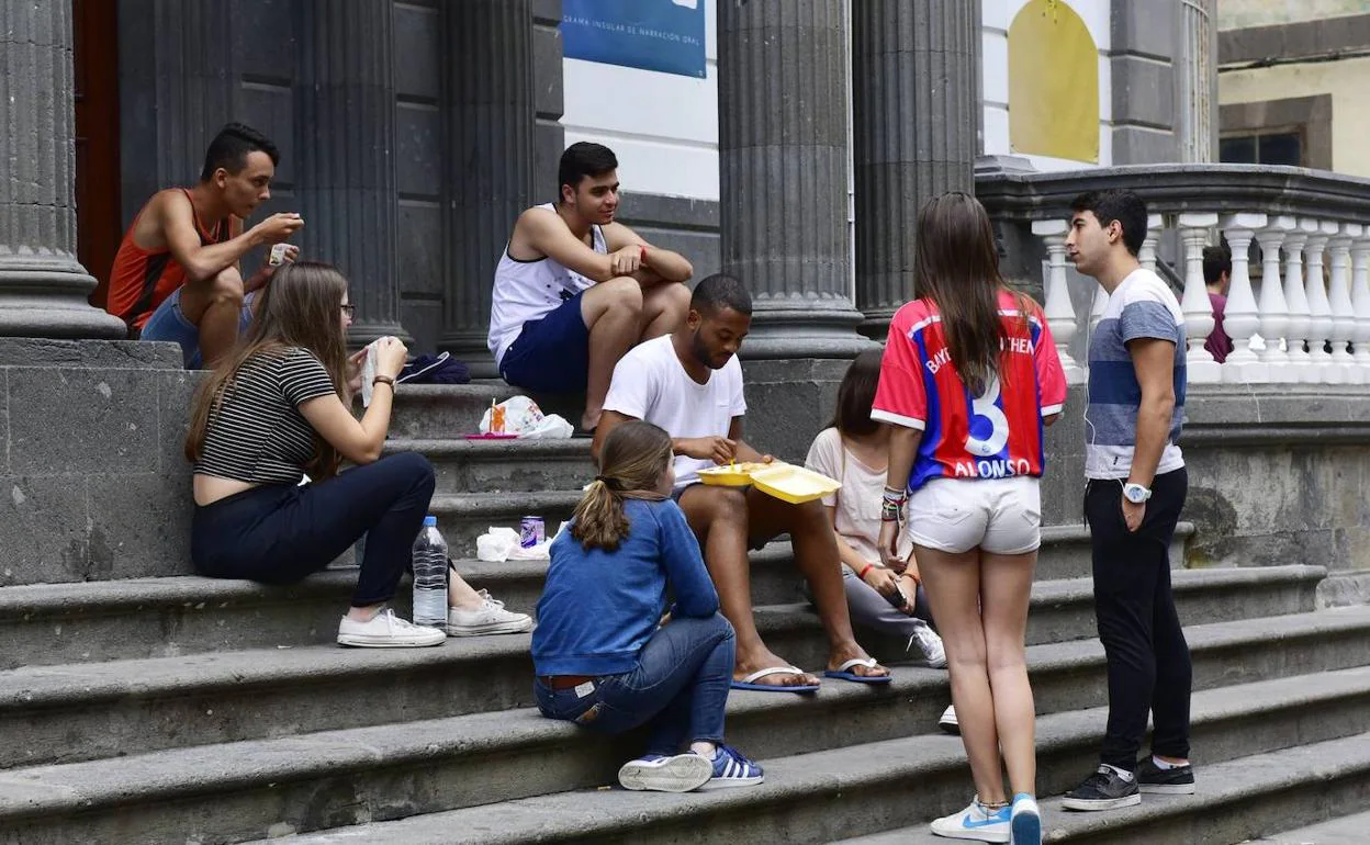 La tasa de paro juvenil escala hasta el 61,72% en Canarias