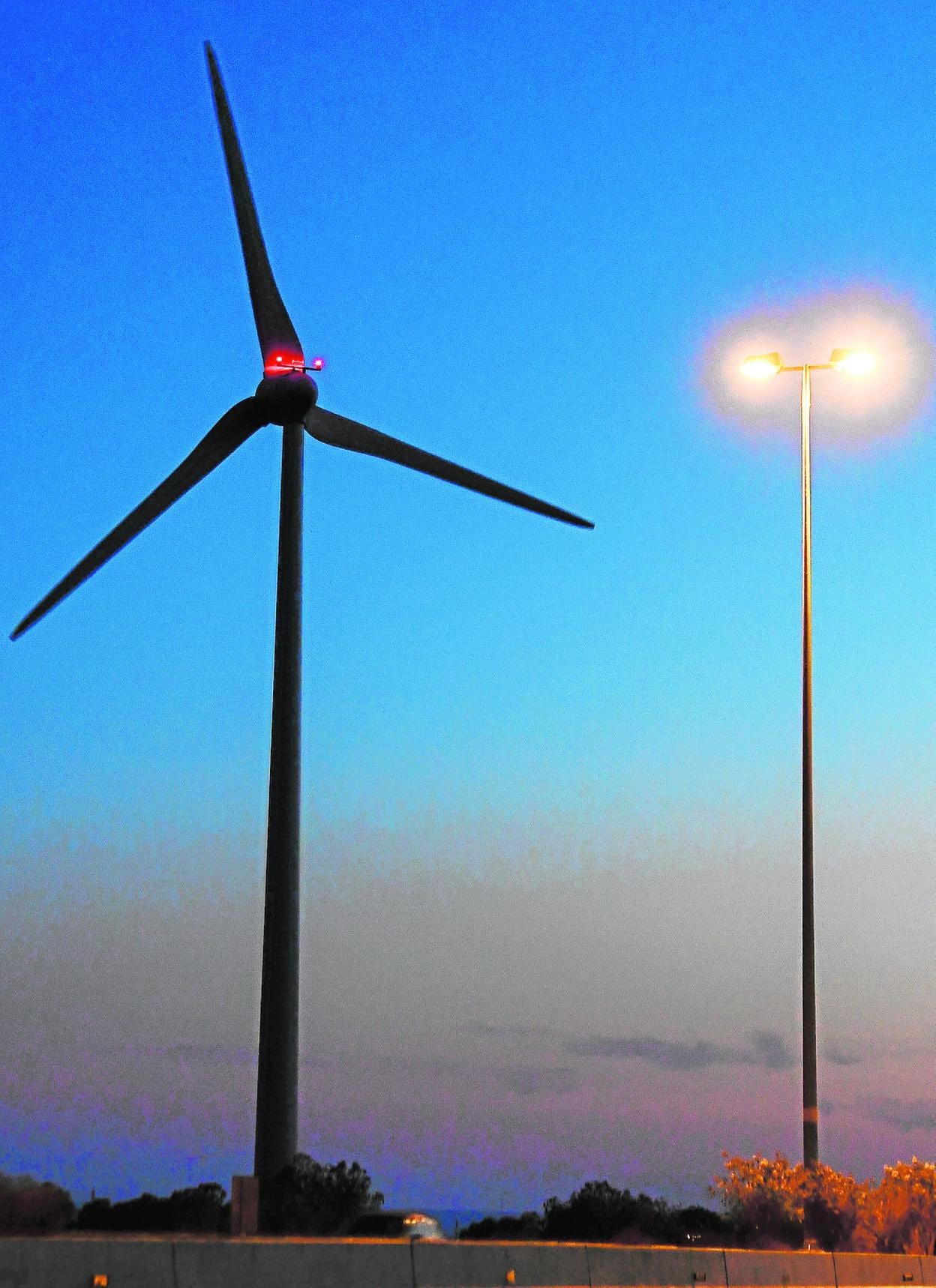 Molino eólico en la la isla de Gran Canaria. 