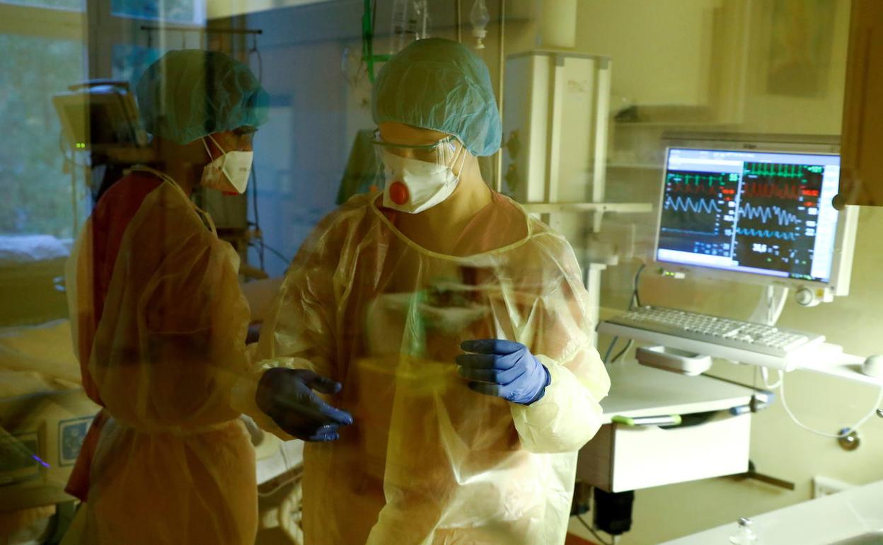 Una sanitaria con la protección necesaria. 