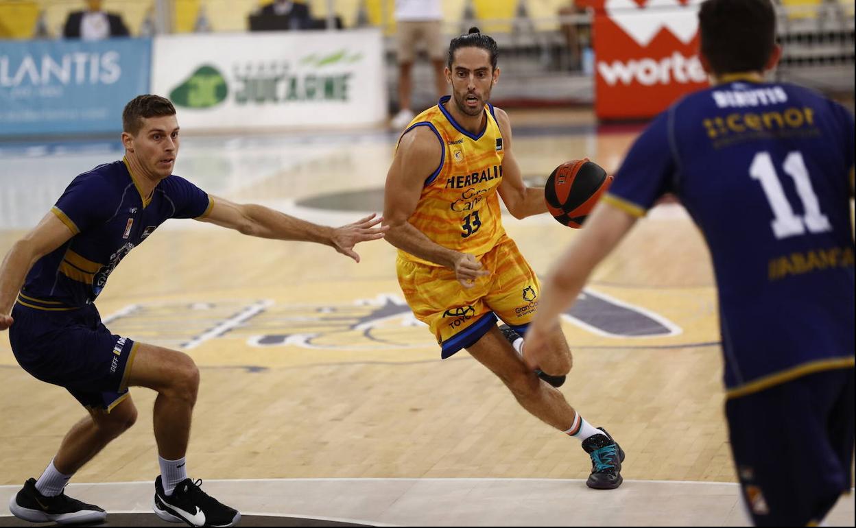 Fisac aparta del equipo a Javier Beirán