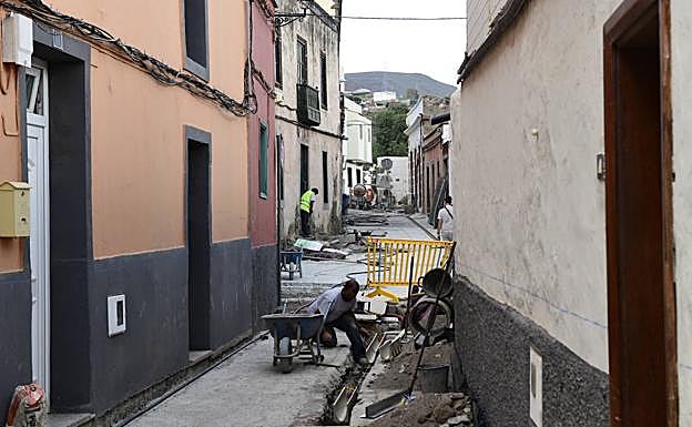 Obras en la calle Arcediano López. A día de hoy ya están más avanzadas. 