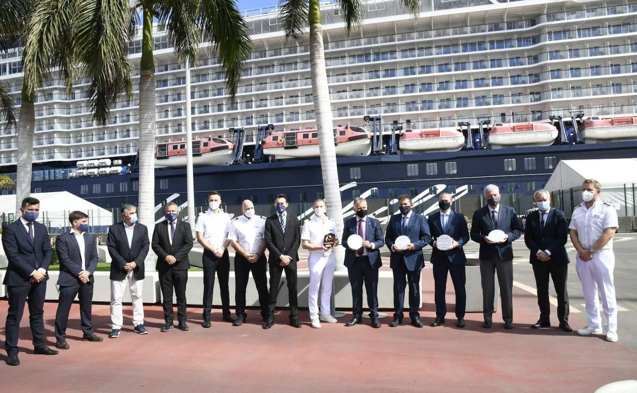Recibimiento este viernes de las autoriades al crucero Mein Schiff II, en el puerto de La Luz y de Las Palmas. 