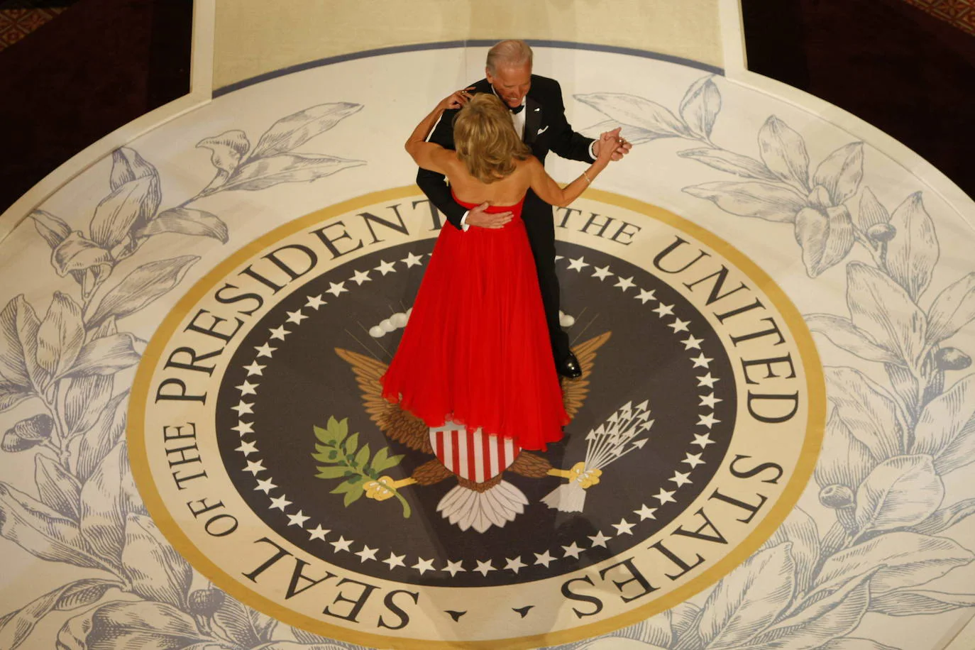 Joe y Jill Biden bailan en la Casa Blanca en un cena de Estado durante la presidencia de Barack Obama