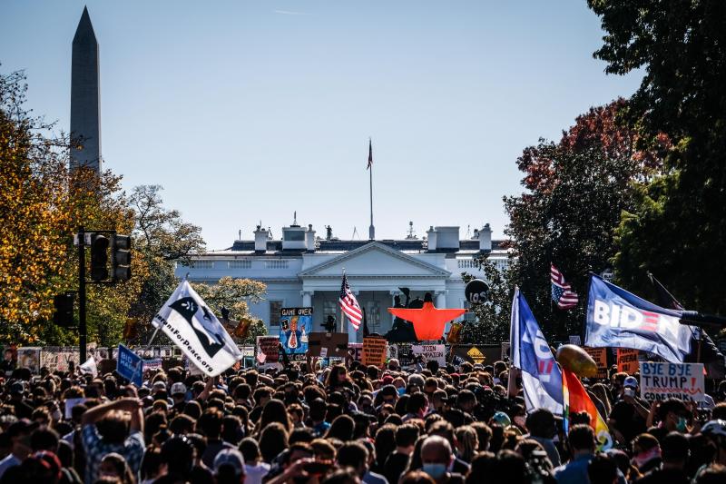 El exterior de la Casa Blanca (Washington) fue uno de los lugares preferidos para festejar el triunfo electoral.