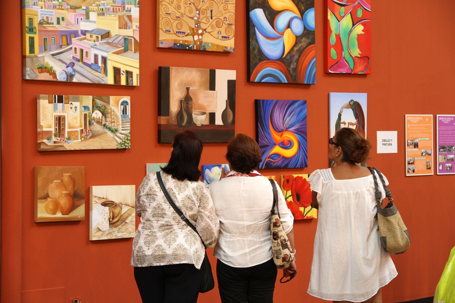 Imagen de archivo de una muestra de trabajos de Universidades Populares de Gran Canaria. 