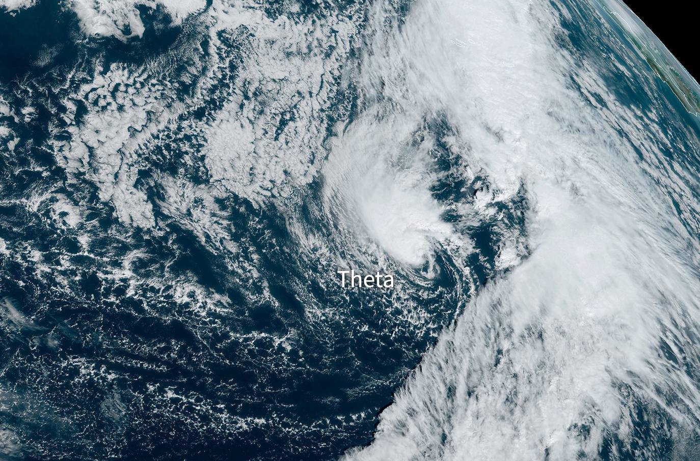La tormenta tropical Theta avanza por el Atlántico