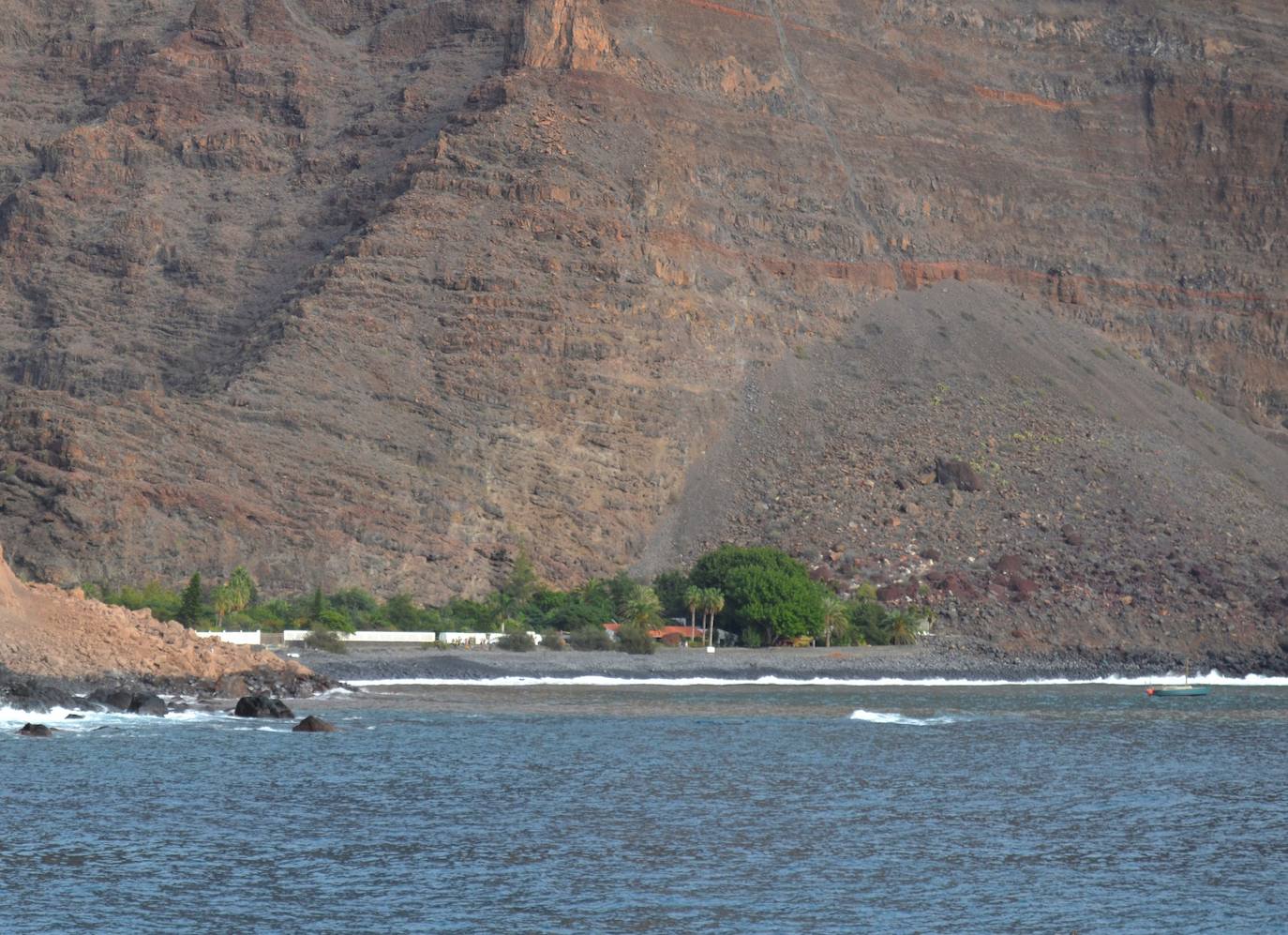 Imagen de la playa en la que tuvo lugar el desprendimiento de tierra. 