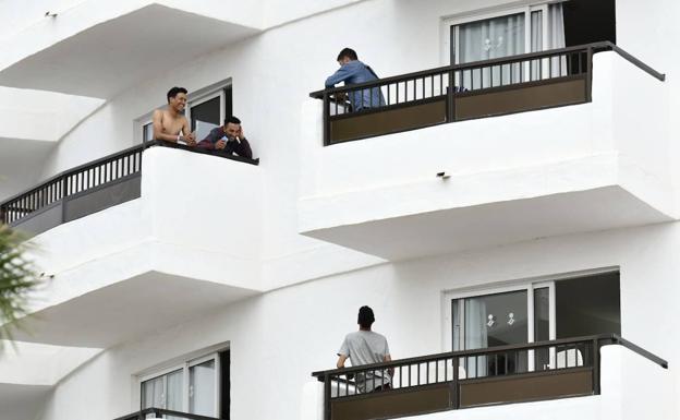 Llegada de inmigrantes al hotel waikiki