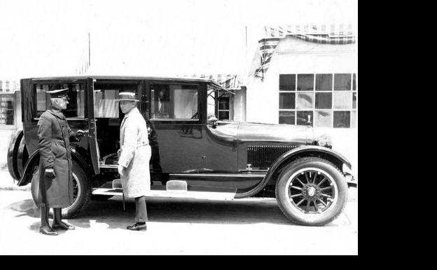 Eric Von Stroheim y su Cadillac