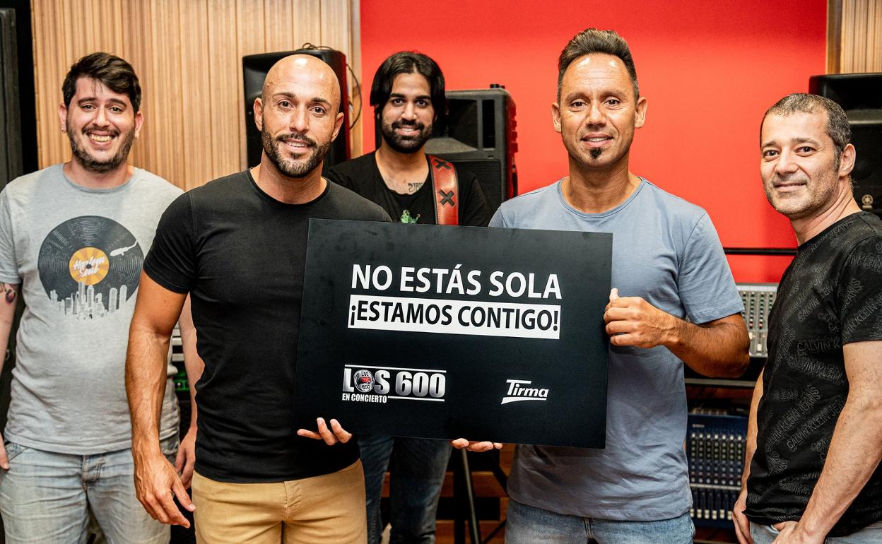 El grupo musical Los 600 participa en la campaña por la igualdad del Ayuntamiento de Moya. 